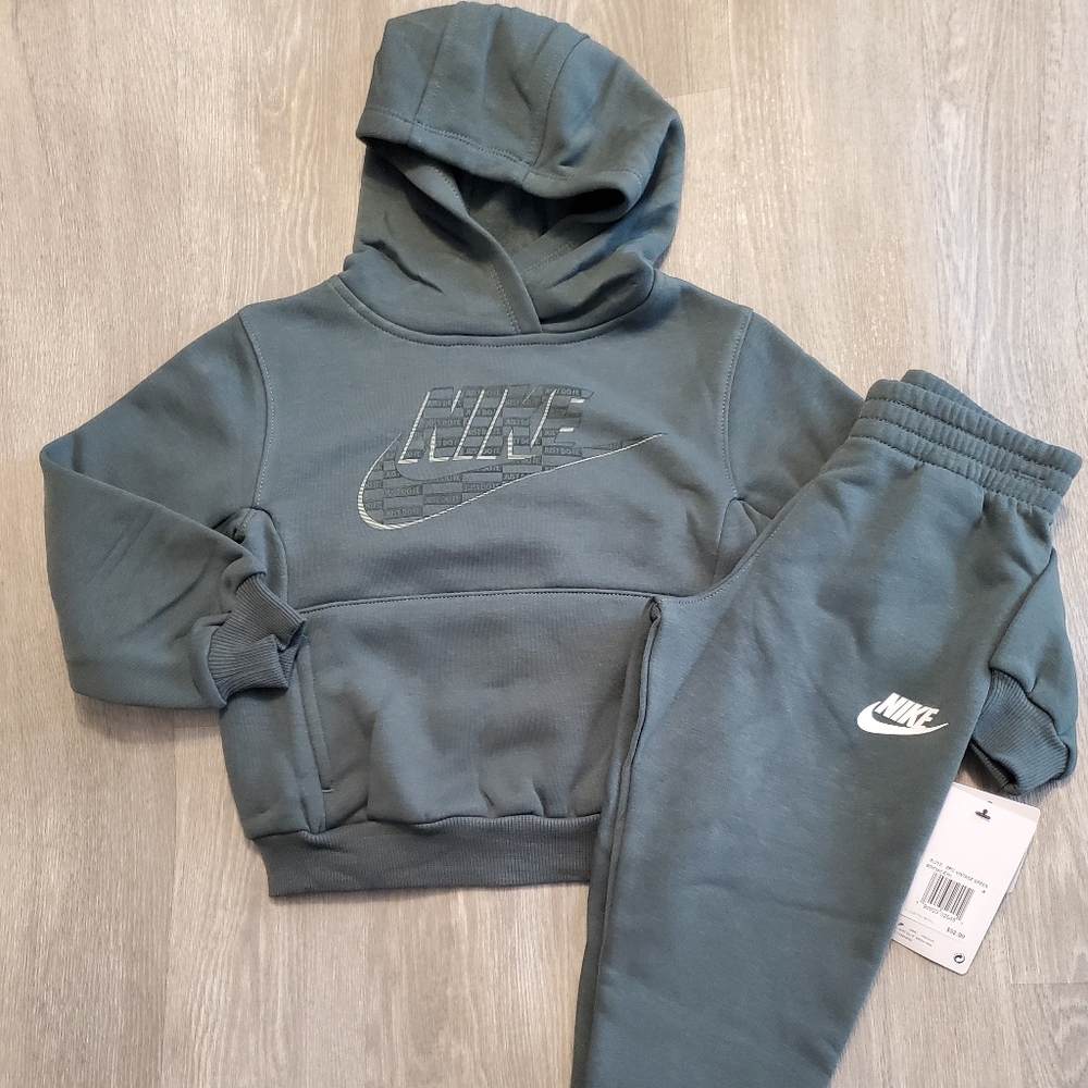 Boys Nike Set Size 4 NWT